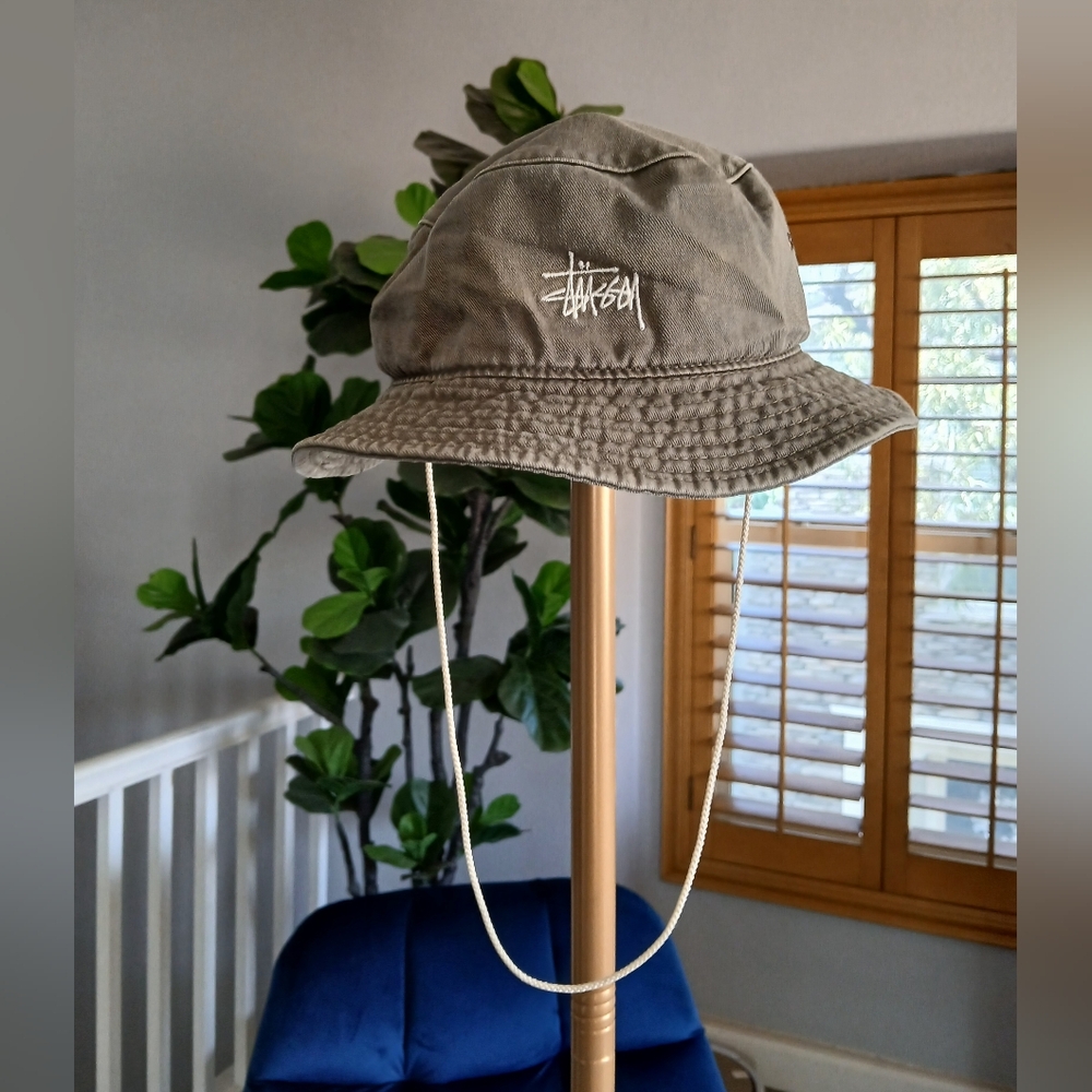 Stussy Olive Bucket Hat. Size S